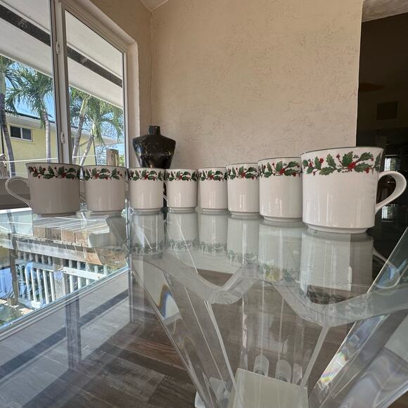 Vintage Holiday Mugs in Noel Pattern by China, Christmas Holly Dishes S/8 - Picture 3 of 8